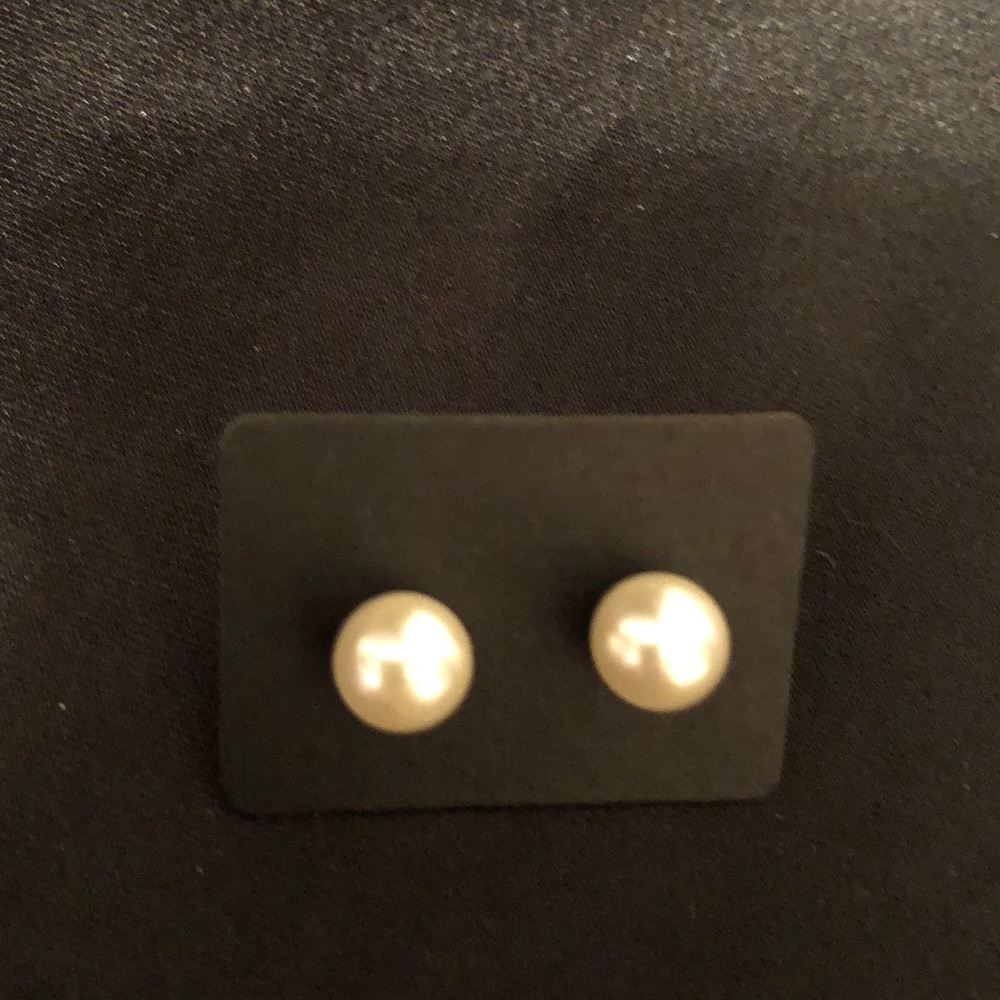 3/$10🛍 Faux pearl earrings